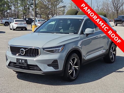 Used 2024 Volvo XC40 B5 Core AWD/4WD image 2
