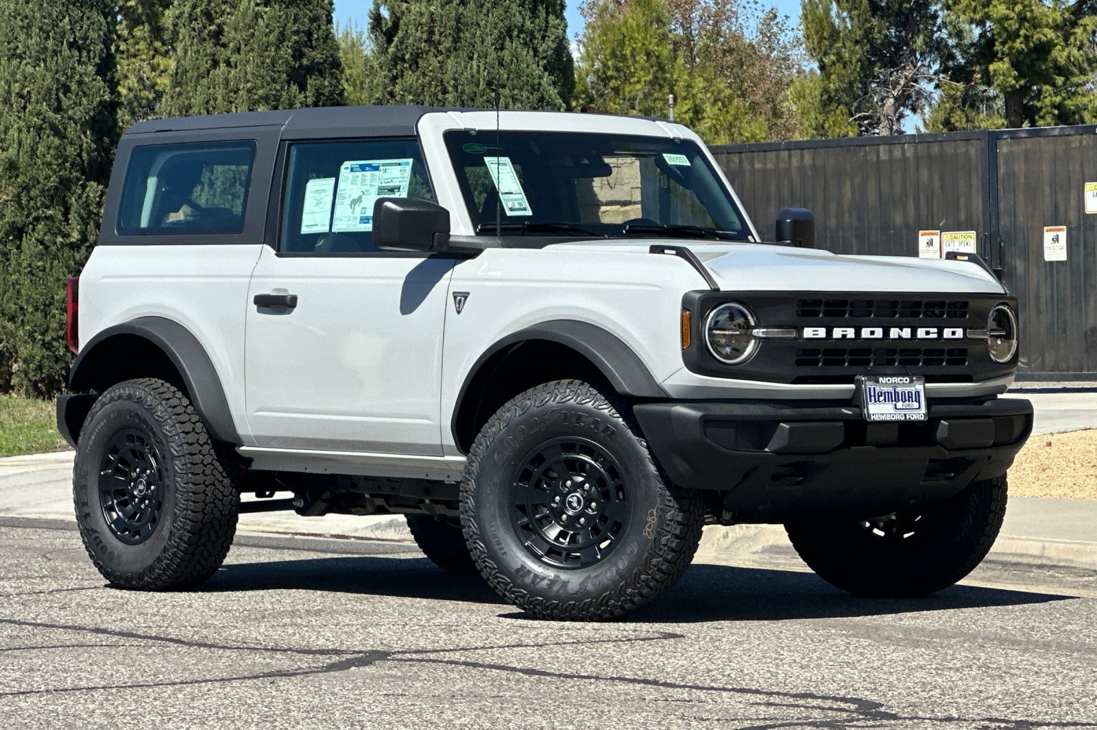 New 2026 Ford Bronco 2-Door w/ Sasquatch Package AWD/4WD image 2