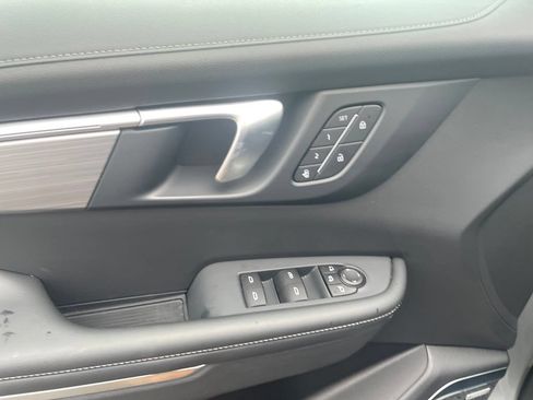 Used 2025 Buick Enclave Preferred w/ Power Package FWD image 10