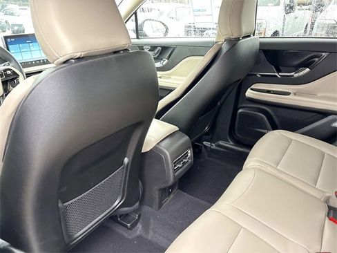 New 2026 Lincoln Corsair Premiere image 17