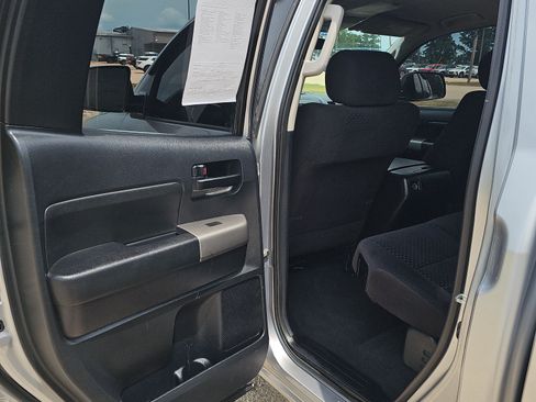 Used 2011 Toyota Tundra 4x4 Double Cab w/ Tow Pkg image 11
