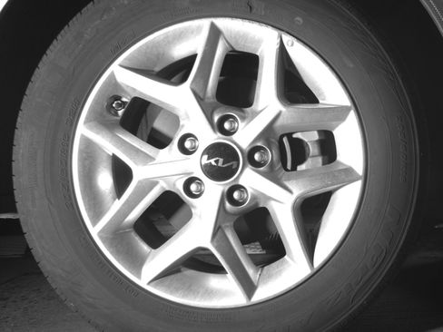 Used 2025 Kia Soul LX w/ LX Technology Package image 13