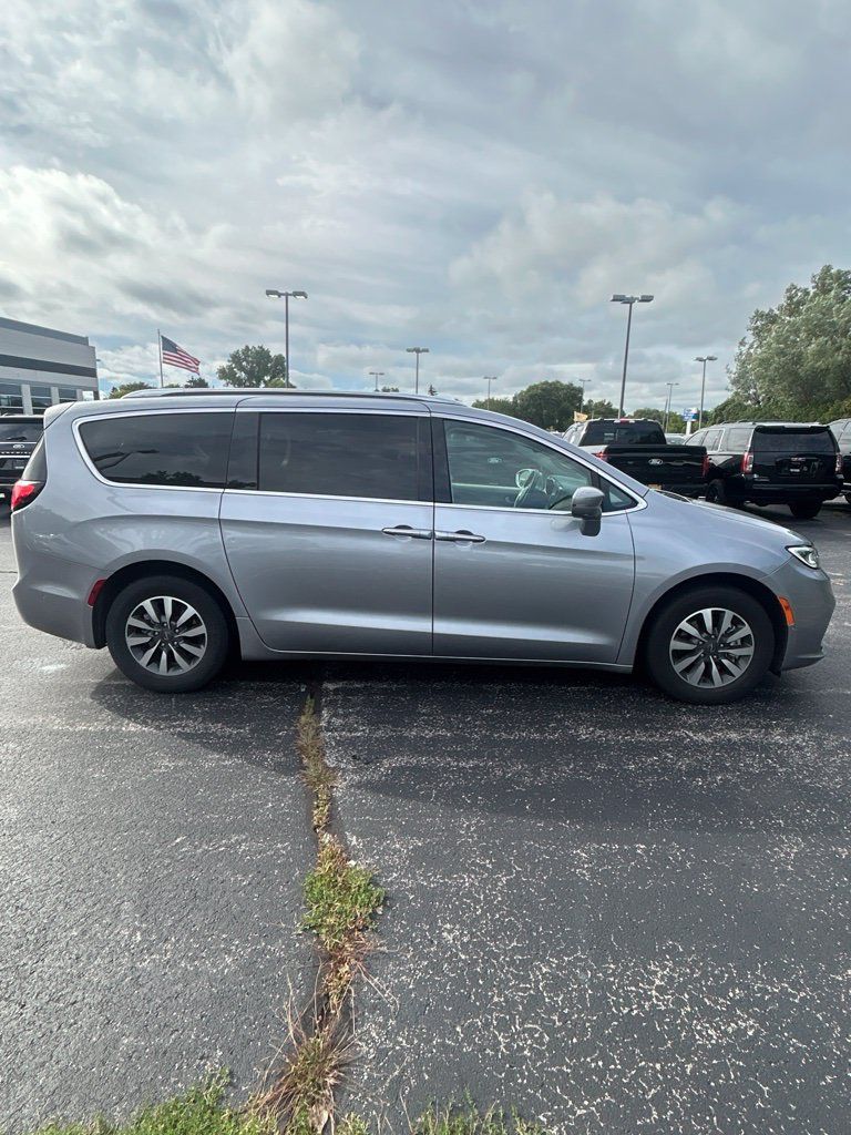 Used 2021 Chrysler Pacifica Touring-L FWD image 20