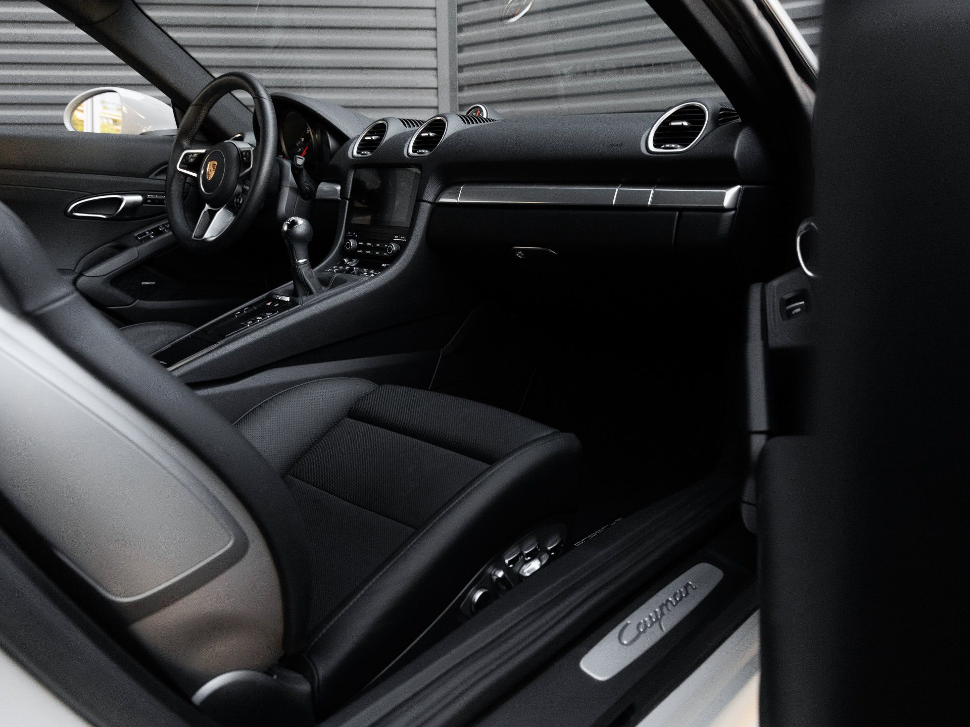 Certified 2025 Porsche 718 Cayman RWD image 33