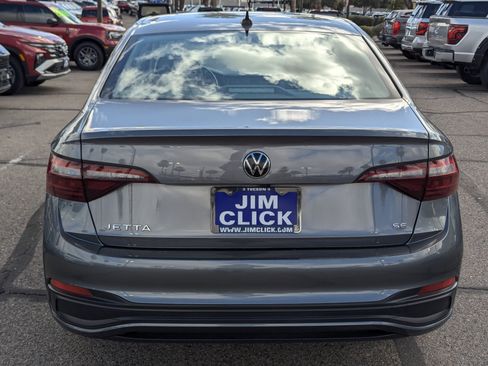 Used 2024 Volkswagen Jetta SE image 3