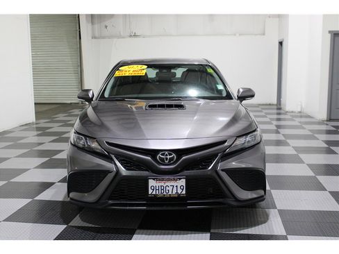 Used 2023 Toyota Camry SE image 2
