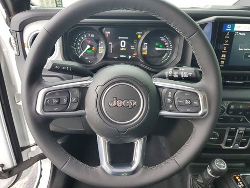 Used 2025 Jeep Wrangler Unlimited Sahara AWD/4WD image 22