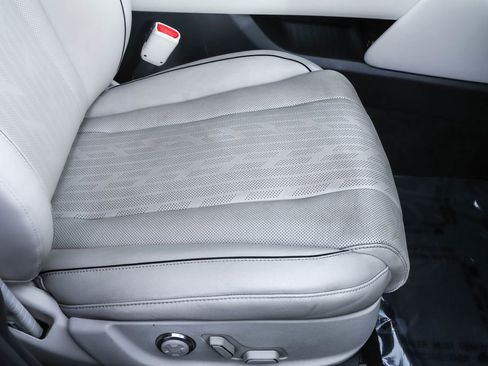 Used 2023 Genesis GV80 2.5T w/ Prestige Package image 36