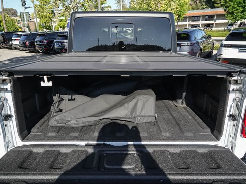Used 2023 Jeep Gladiator Sport AWD/4WD image 26