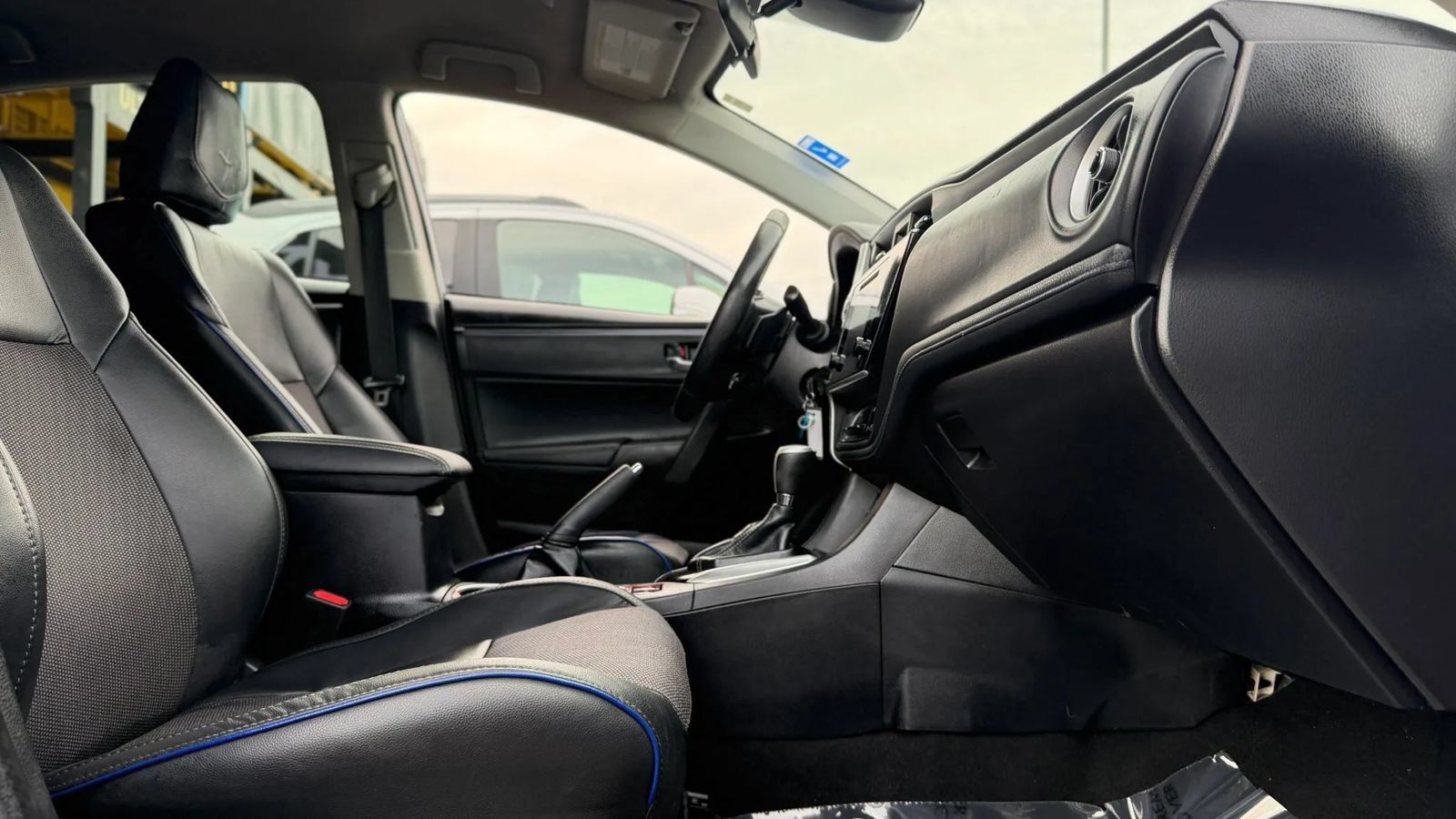 Used 2019 Toyota Corolla SE FWD image 13