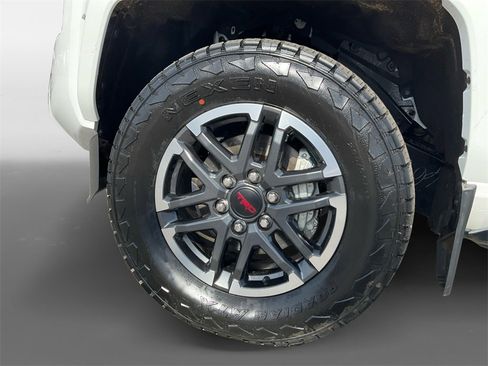 Used 2025 Toyota Tacoma TRD Sport image 13