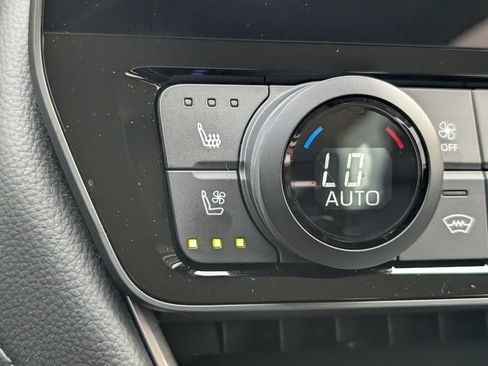 Used 2024 Toyota Grand Highlander AWD image 18