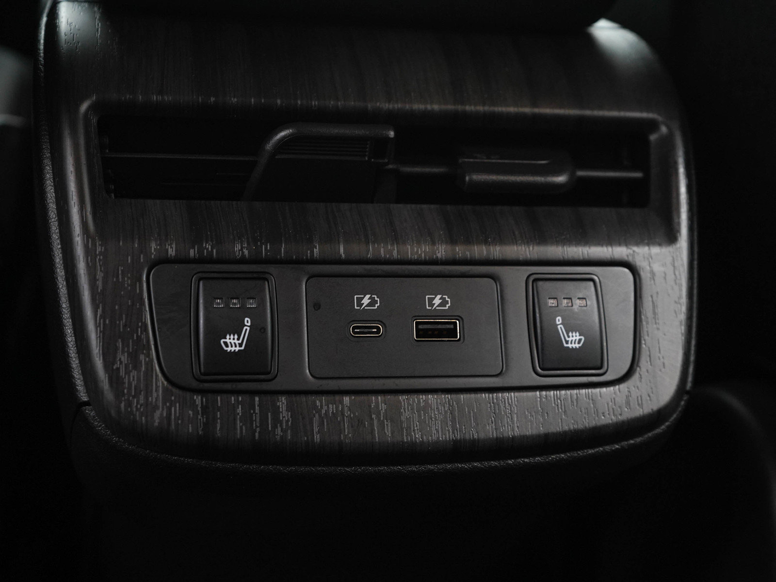 Used 2024 Nissan Ariya AWD image 16