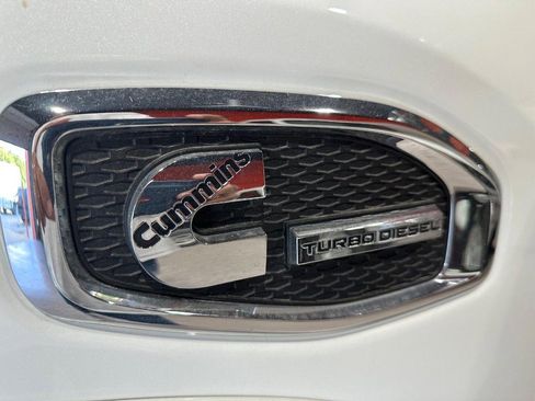 Used 2018 Nissan Titan PRO-4X w/ Pro-4x Convenience Package image 12