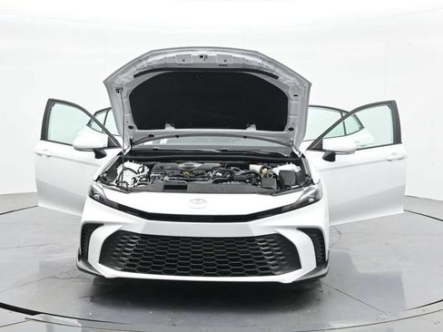 Used 2025 Toyota Camry SE FWD image 39