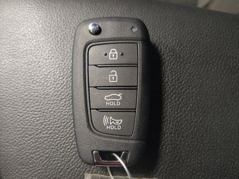 Used 2025 Hyundai Elantra SE FWD image 32