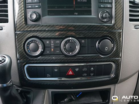 Used 2018 Mercedes-Benz Sprinter 2500 image 42