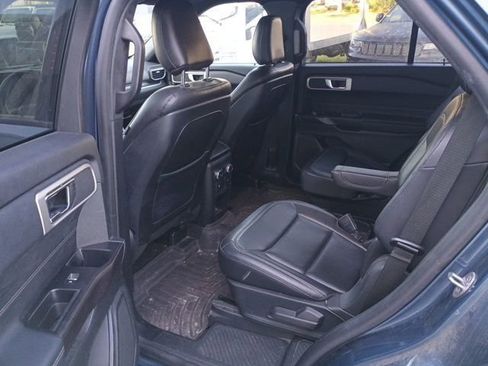 Used 2020 Ford Explorer XLT w/ Equipment Group 202A image 8