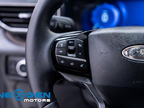 Used 2023 Ford Explorer Platinum w/ Technology Package image 18