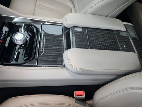 Certified 2022 Jeep Wagoneer Series III w/ Premium Group I AWD/4WD image 33