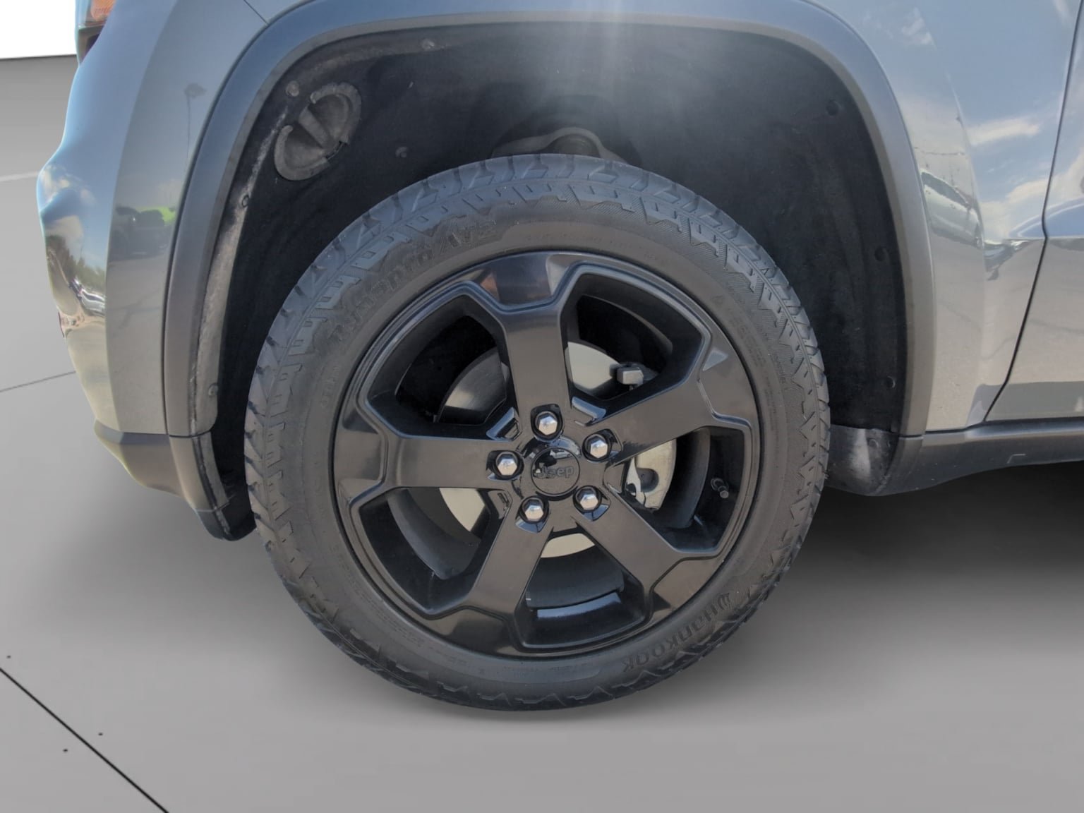 Used 2020 Jeep Grand Cherokee Laredo AWD/4WD image 9