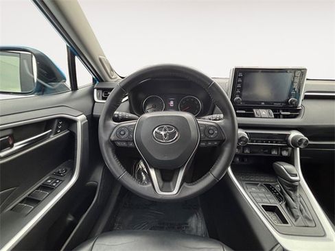 Used 2020 Toyota RAV4 XLE Premium image 12