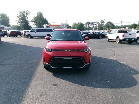 Used 2025 Kia Soul LX FWD image 3