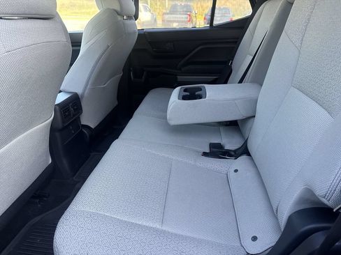 Used 2025 Toyota 4Runner SR5 AWD/4WD image 27