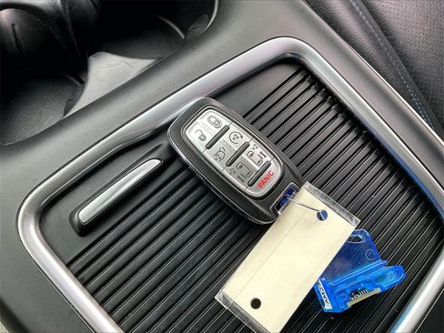 Used 2021 Chrysler Pacifica Touring-L w/ Premium & Safety Sphere Group image 26