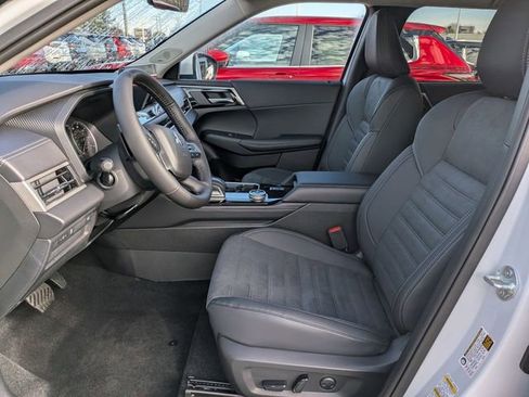 New 2026 Mitsubishi Outlander SE image 13