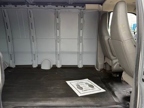 Used 2016 Chevrolet Express 3500 Extended RWD image 21