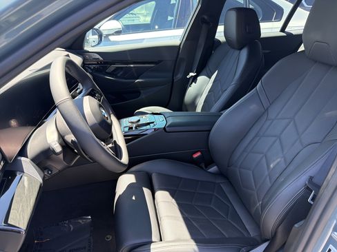Used 2024 BMW 530i w/ Premium Package RWD image 5