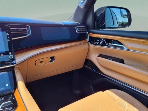Used 2022 Jeep Grand Wagoneer Series III w/ Rear Seat Video Group 1 AWD/4WD image 29