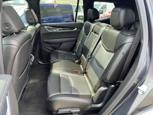 Used 2022 Cadillac XT6 Premium Luxury AWD/4WD image 11