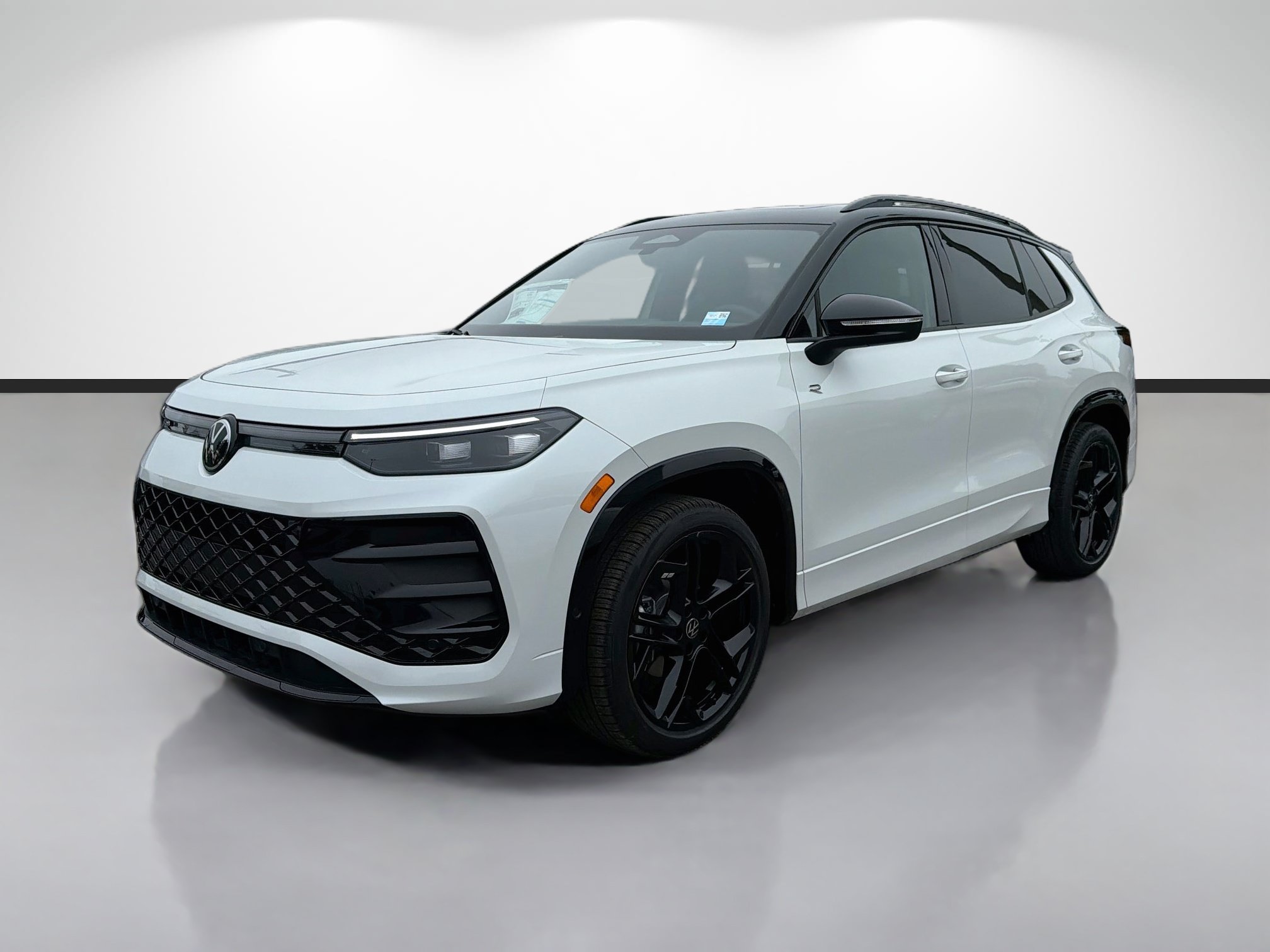 Used 2026 Volkswagen Tiguan SE R-Line FWD image 7