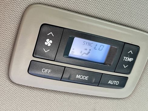 Used 2017 Toyota Sienna XLE Premium image 14