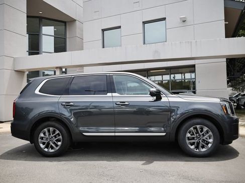 Used 2024 Kia Telluride LX FWD image 4