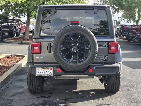 Used 2021 Jeep Wrangler Unlimited Sahara image 5