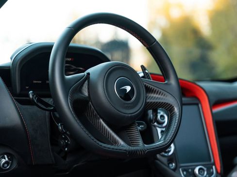 Used 2021 McLaren 720S Spider image 7