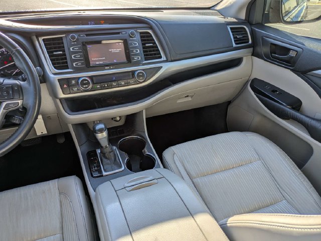 Used 2015 Toyota Highlander Plus FWD image 18