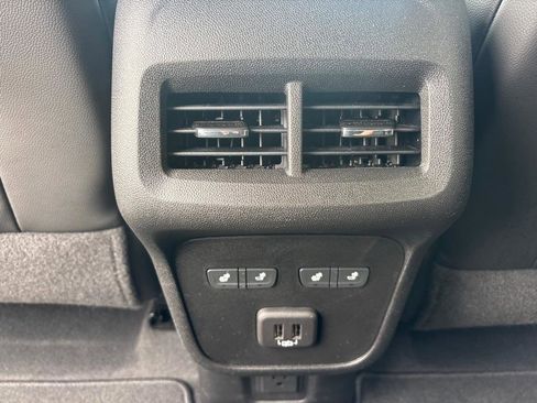 Used 2021 Chevrolet Equinox Premier FWD image 16