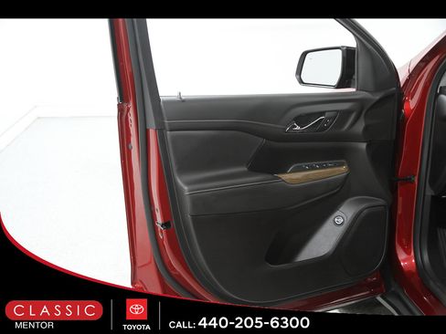 Used 2023 GMC Acadia SLE w/ Driver Convenience Package AWD/4WD image 4