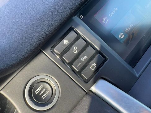 Used 2018 Land Rover Discovery Sport HSE image 16