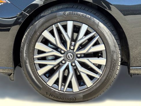 Used 2025 Nissan Altima 2.5 SV FWD image 13