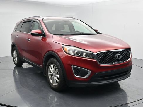Used 2017 Kia Sorento AWD w/ LX Convenience Package image 2