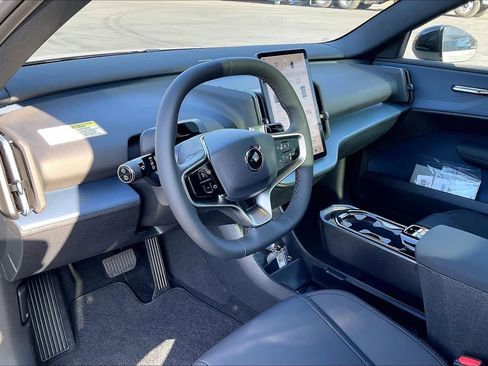 New 2025 Volvo EX30 Plus w/ Protection Package Premier image 8