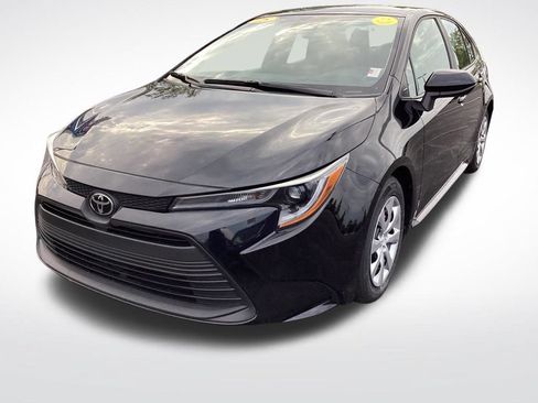 Used 2025 Toyota Corolla LE FWD image 5