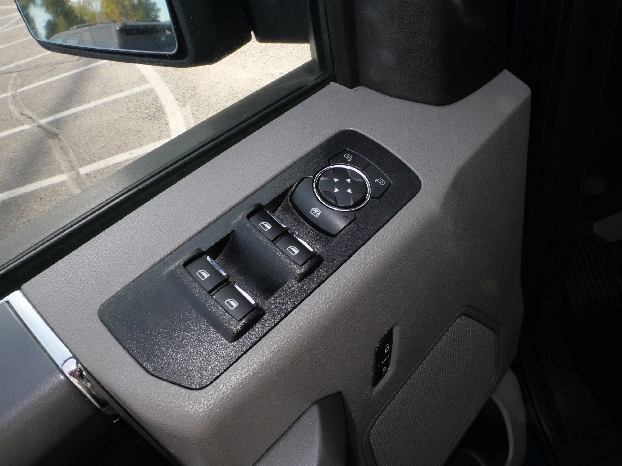 Used 2017 Ford F150 XLT w/ Equipment Group 302A Luxury AWD/4WD image 19