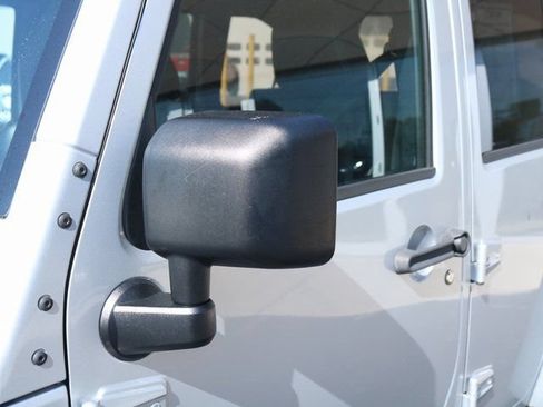Used 2012 Jeep Wrangler Unlimited Rubicon AWD/4WD image 13