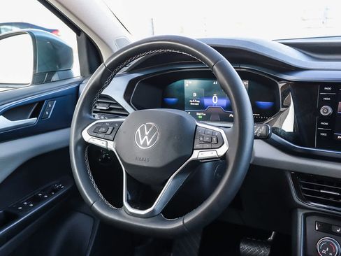 Used 2022 Volkswagen Taos SE w/ Panoramic Sunroof Package image 16